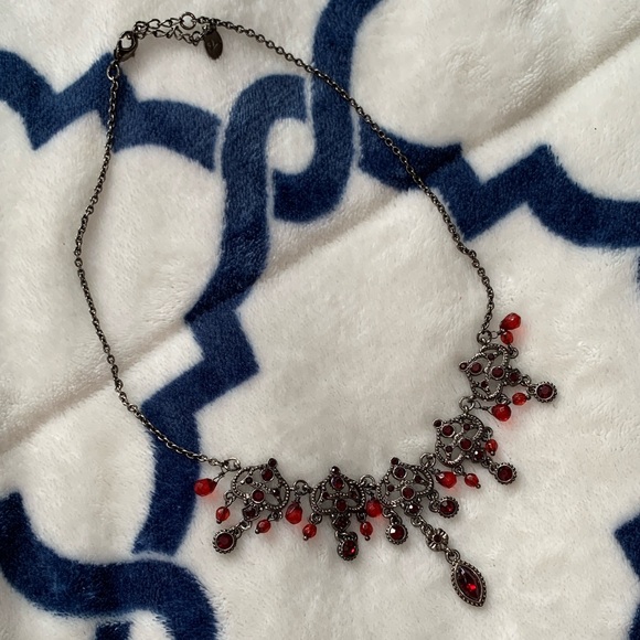 VTG Vida Jewels Victorian Gothic Style Red Bead Silver Tone Drop Necklace - Picture 4 of 7